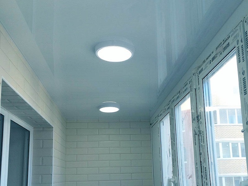Освещение балкона с натяжным потолком - какие лучше светильники устанавливать на натяжном потолке в лоджии