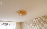 Матовый белый натяжной потолок в спальне от Алези